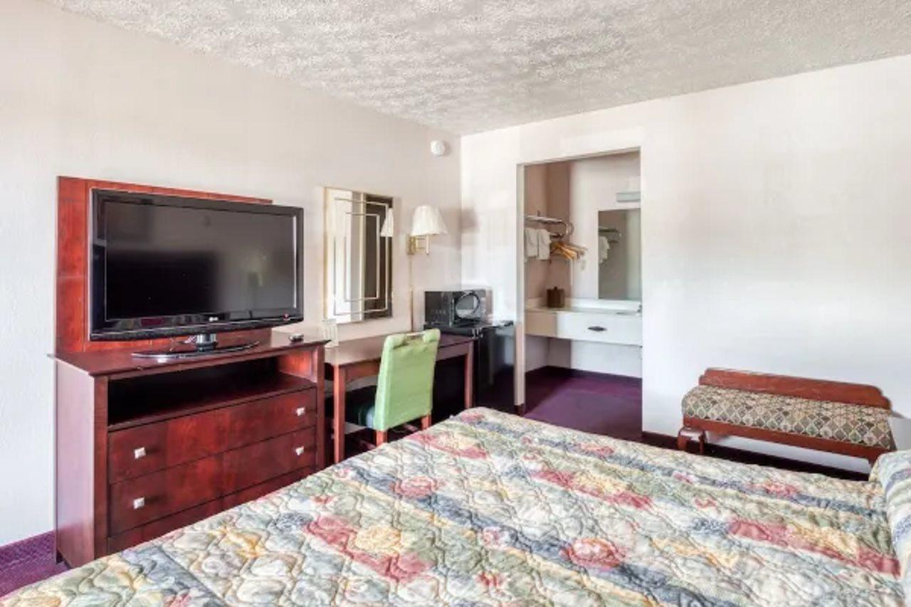 Oyo Hotel Decatur I-20 East & Wesley Club Dr Exterior foto